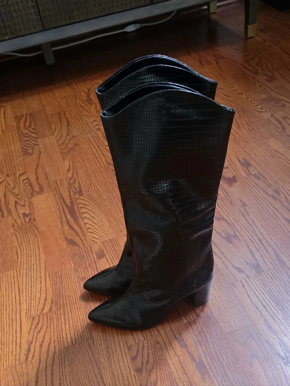 SCHUTZ sleek western