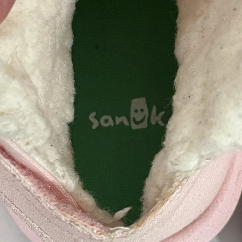 Sanuk see photos