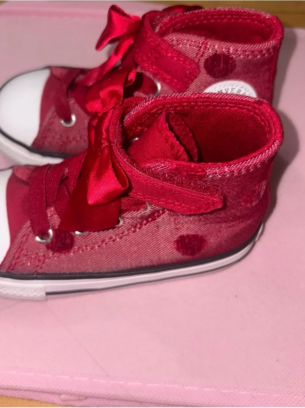 Converse bright red