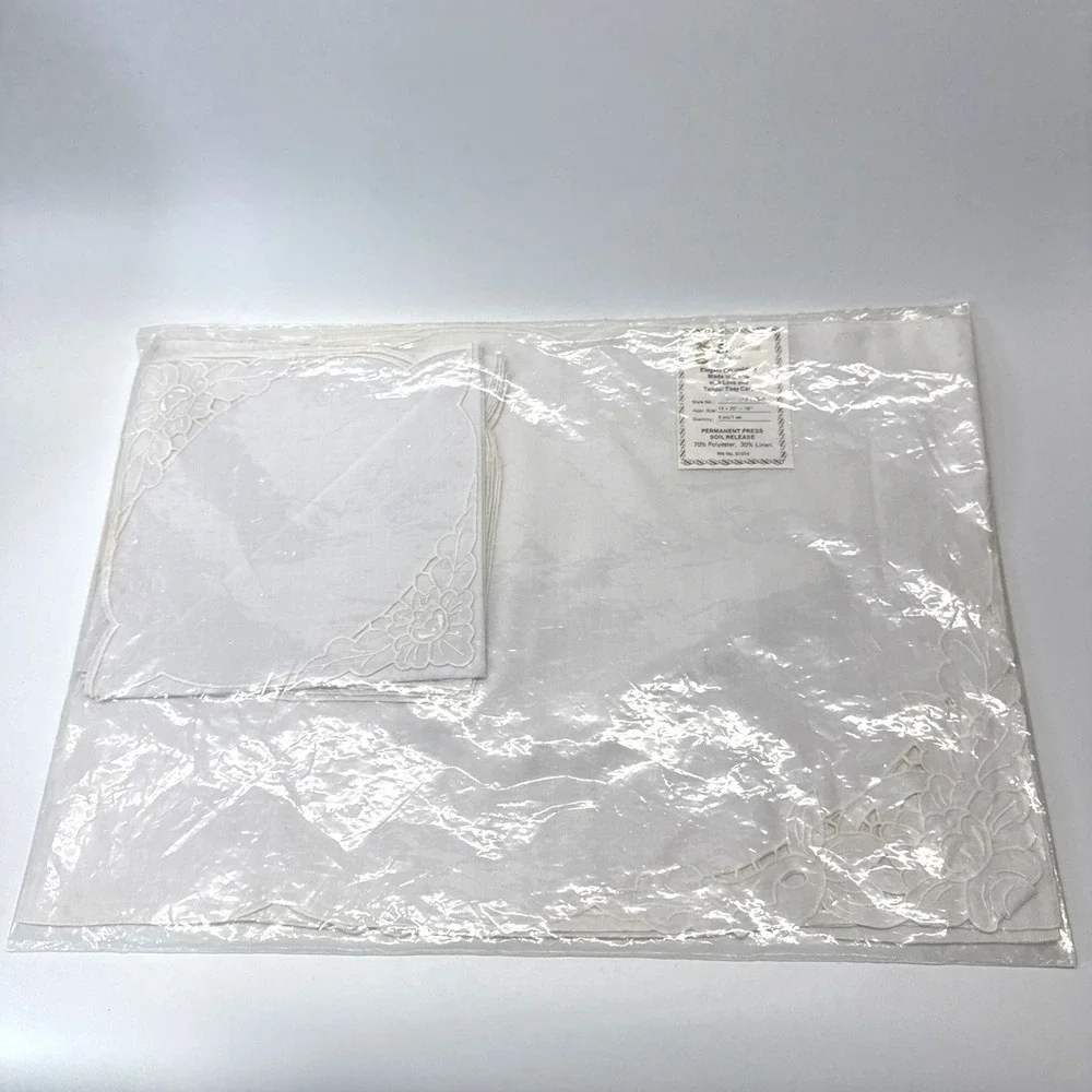 Vintage Sunham Placemats & Napkin White Floral Embroidered‎ 8 Piece Set