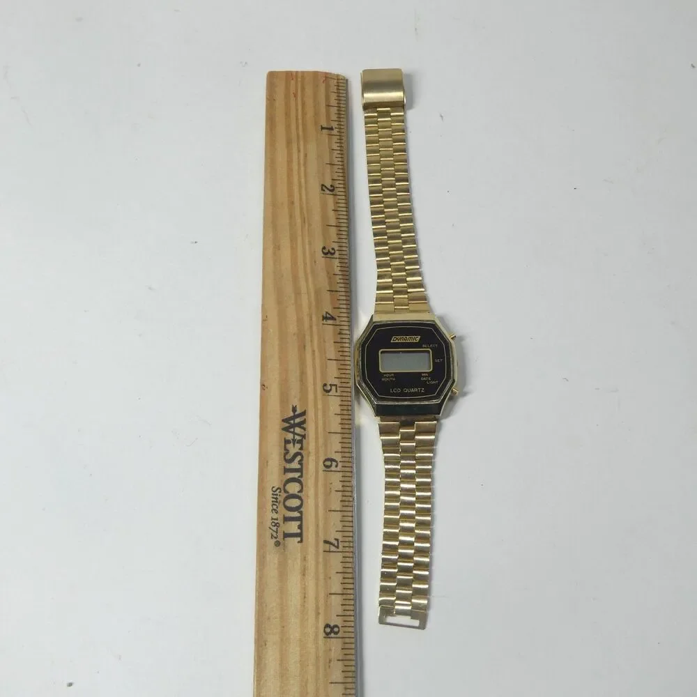 Dynamic wristwatch goldtone as