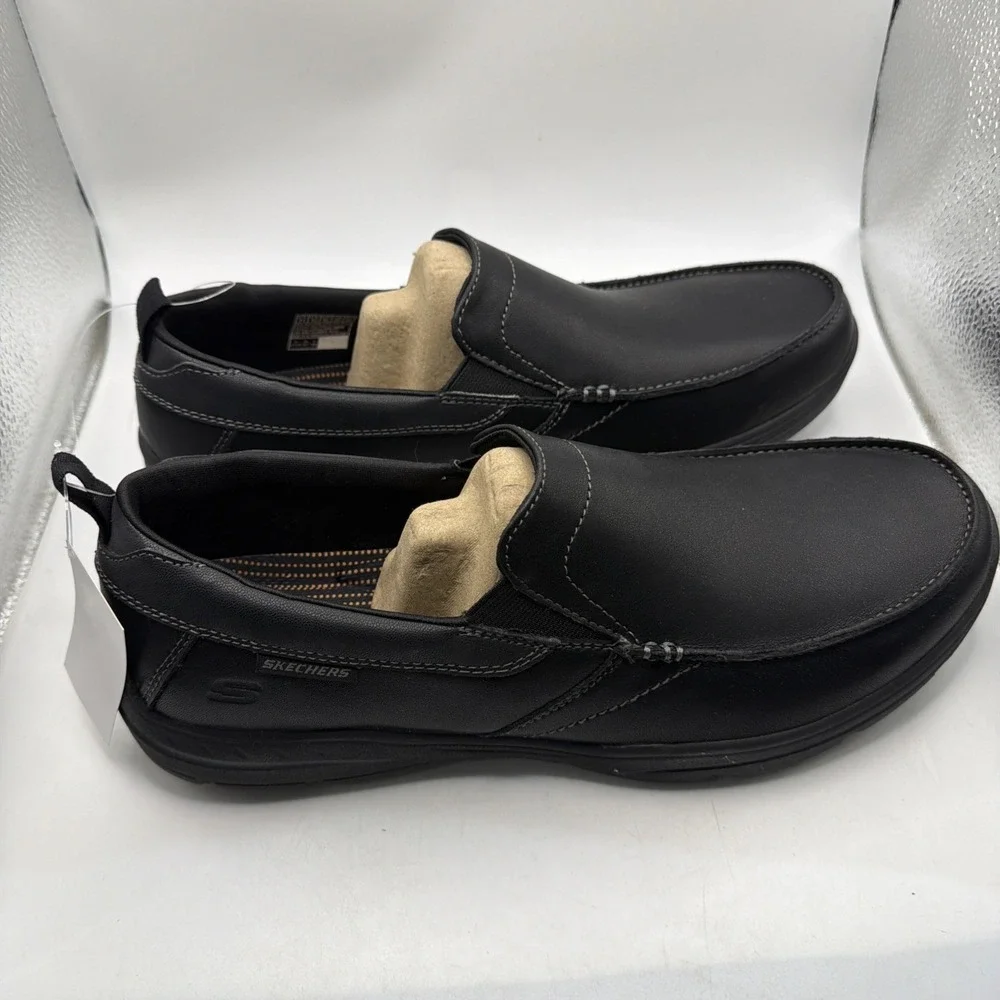 Skechers Black Relaxed Fit Air Cooled Men's Slip On Shoes Loafers Size 11. NIB
