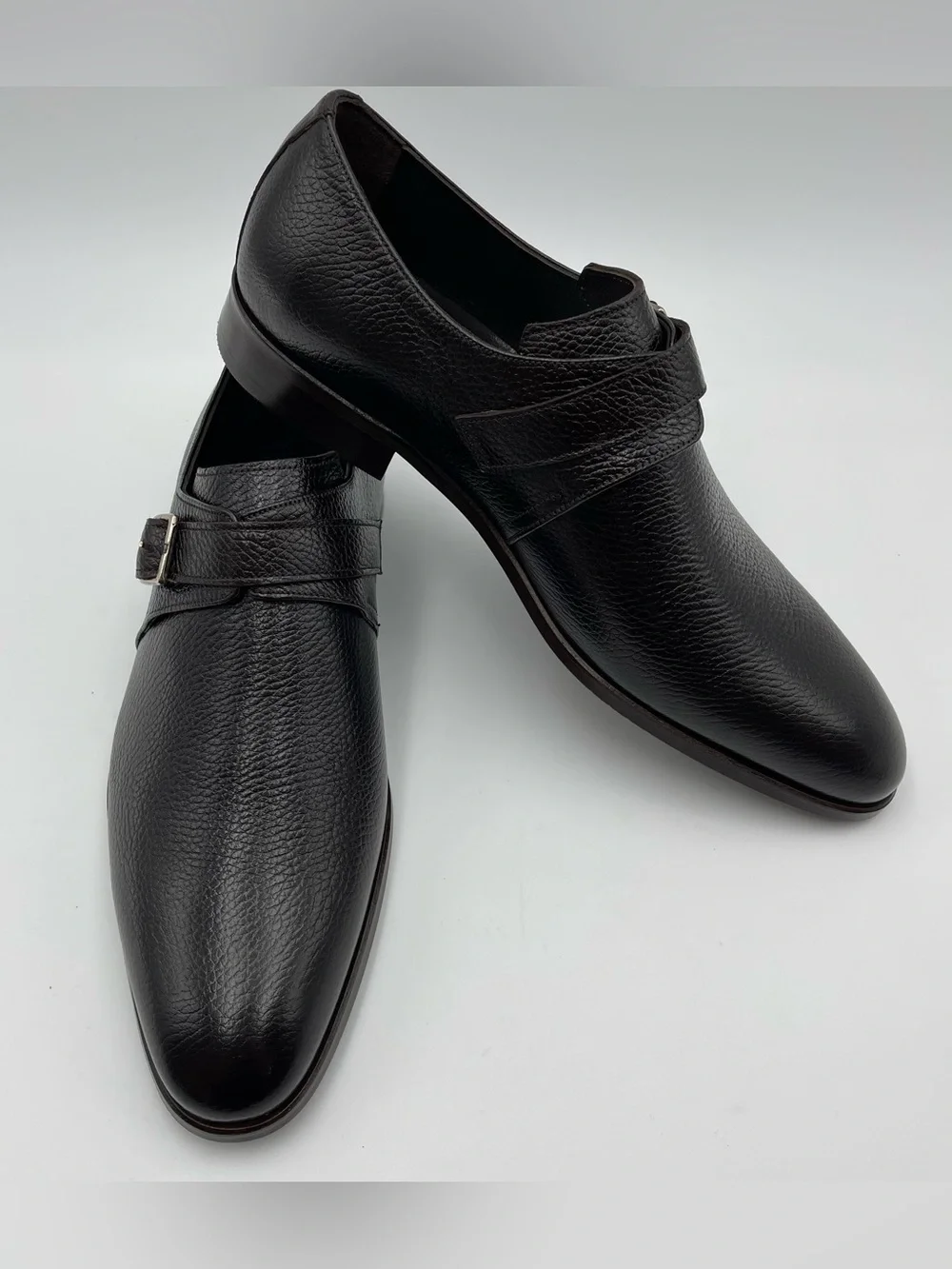 Vellapais elegant black