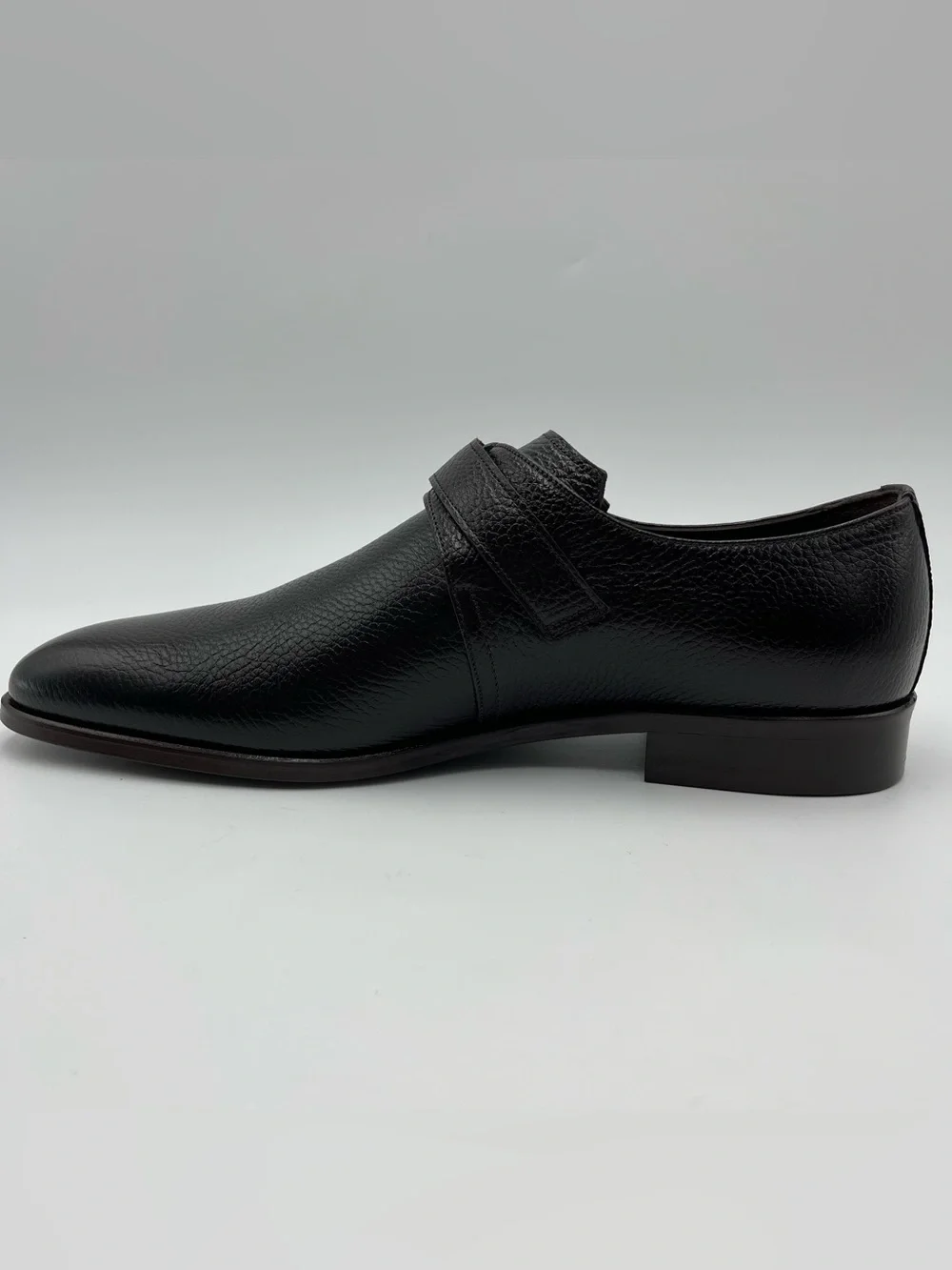 Vellapais elegant black