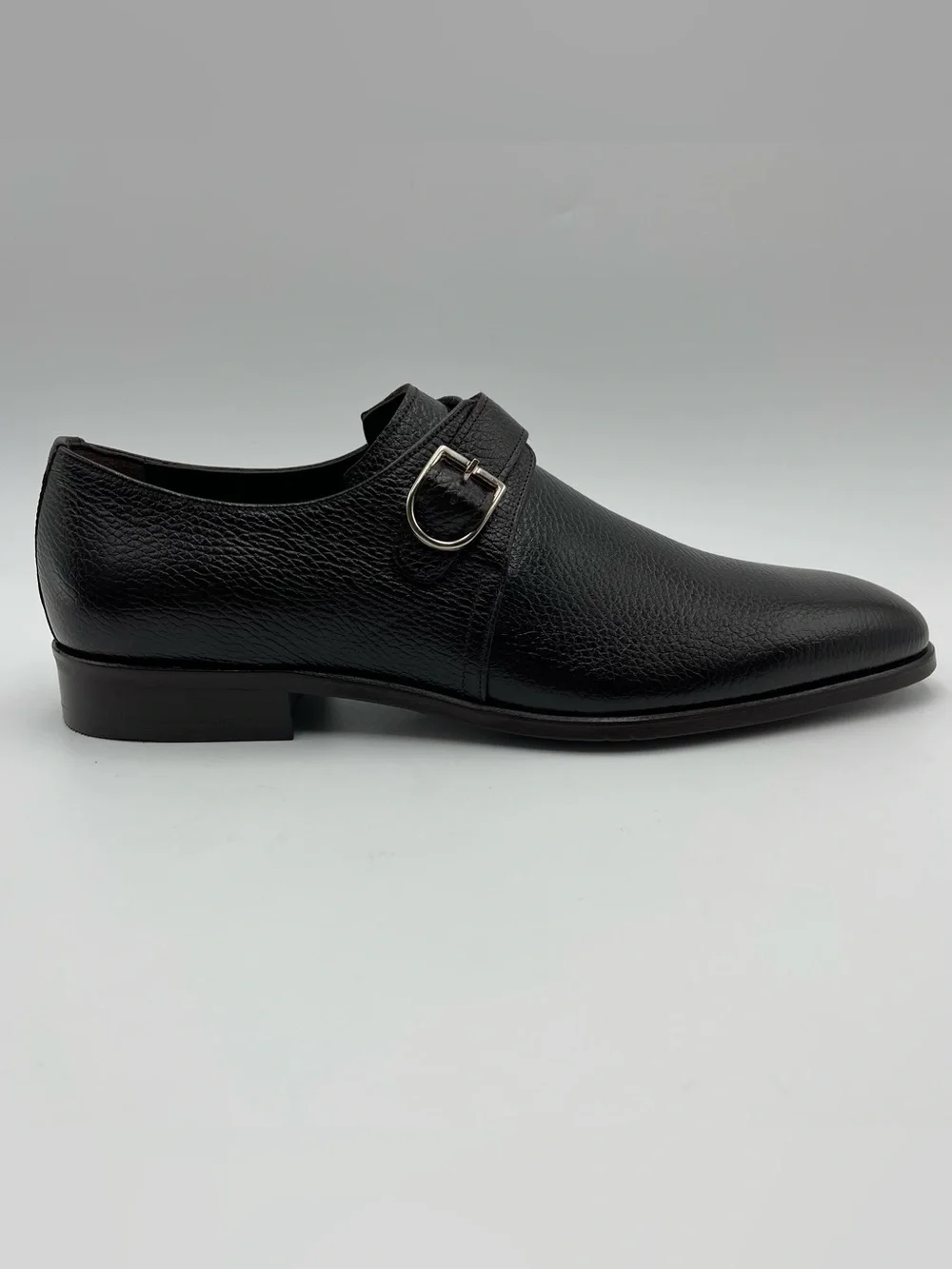 Vellapais elegant black