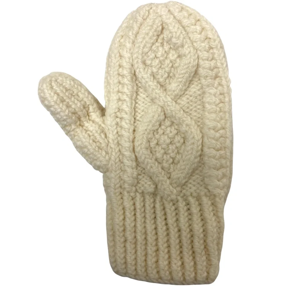 Aran Woolen Mills reposhing this
