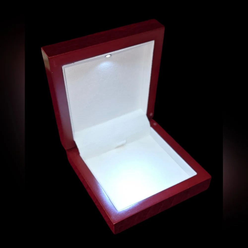 N/A necklace box