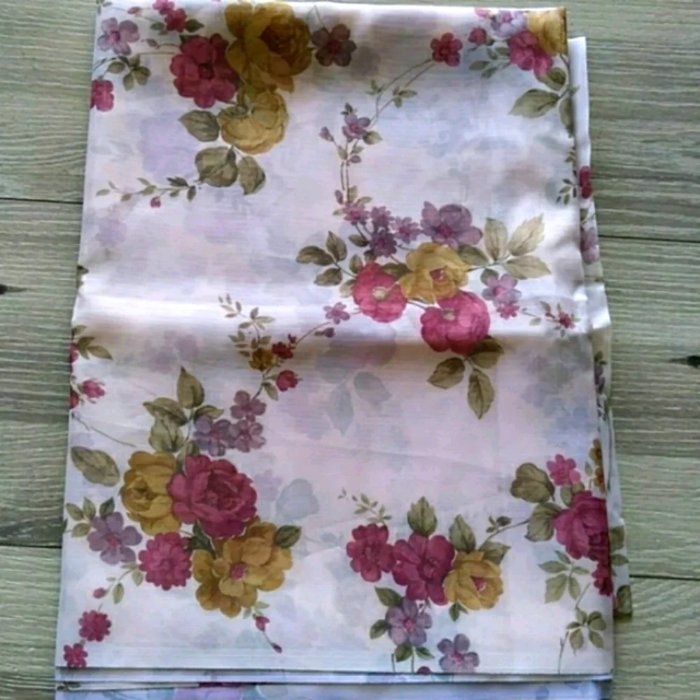 todays curtain nwt never