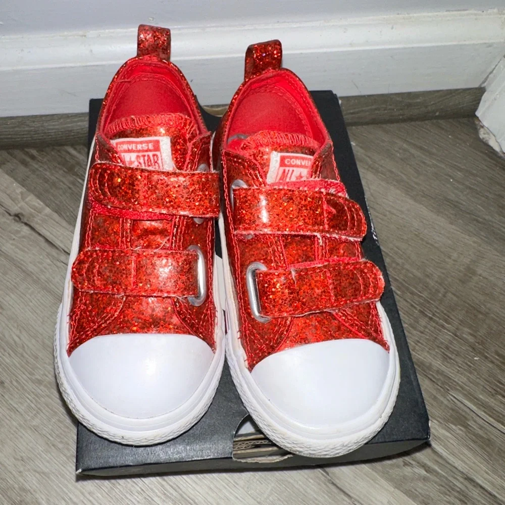 Converse sparkling red
