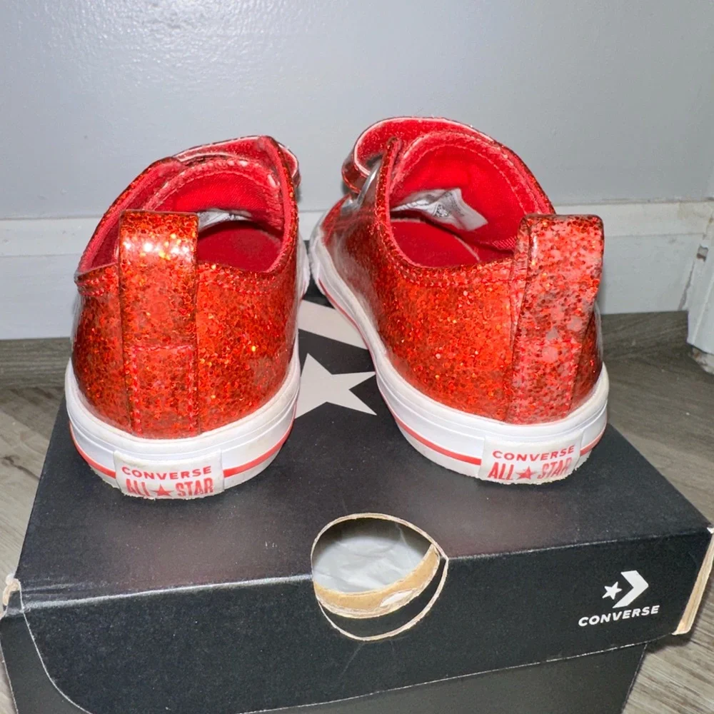 Converse sparkling red