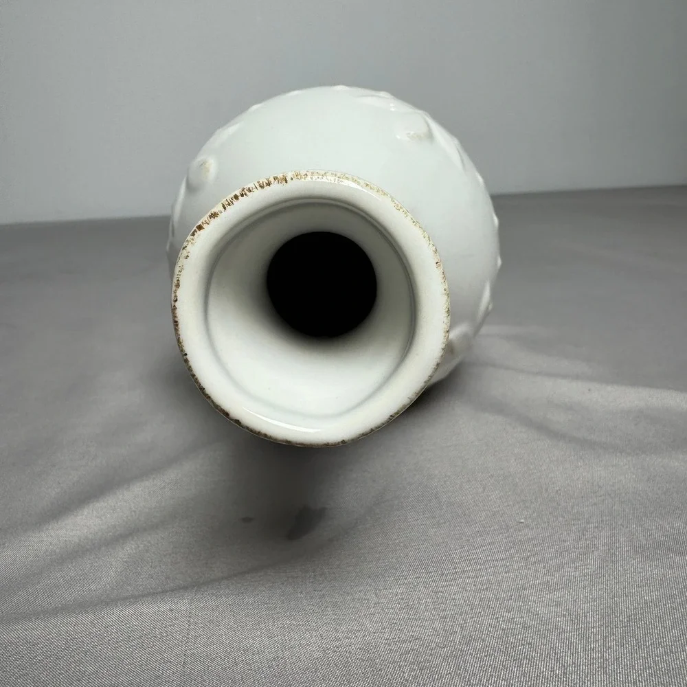 N/A white ceramic