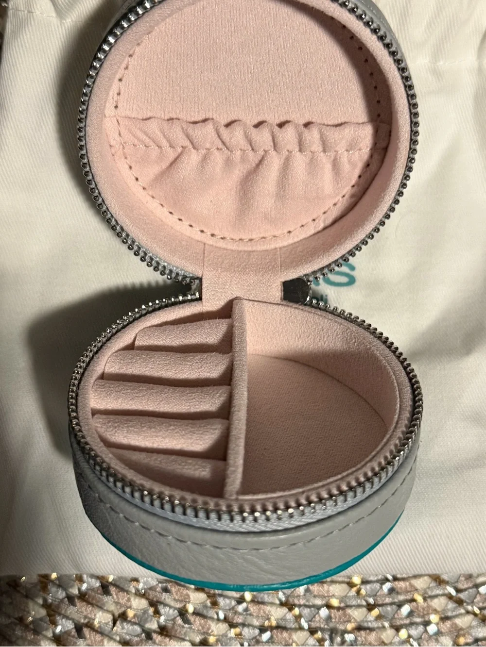 Tieks compact round