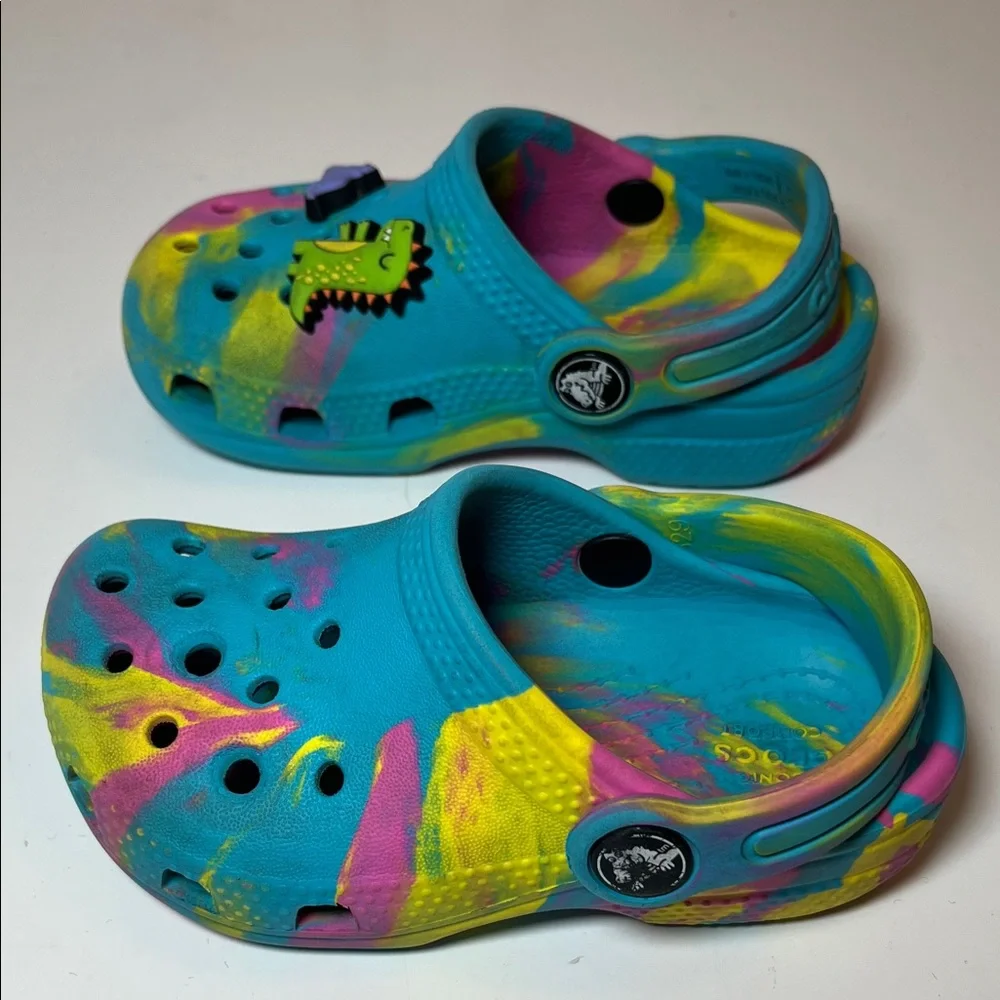 CROCS Kids Marbled Tie Dye Clogs with Fun Dinosaur Jibbitz Charms size C 7
