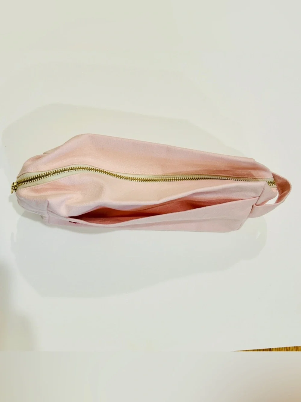 Manucurist pink pouch