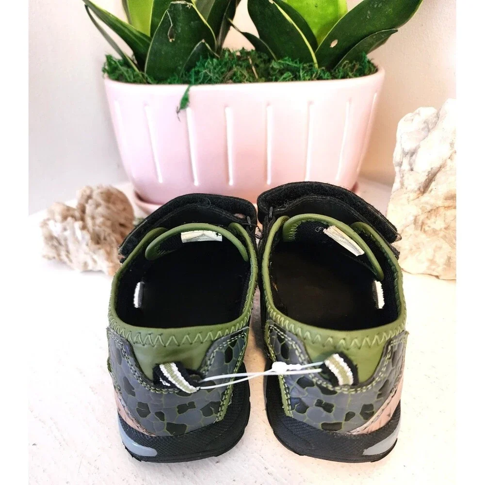 Jurassic World Green and Black Boys Closed-toe sandals - Size 11 small boy's