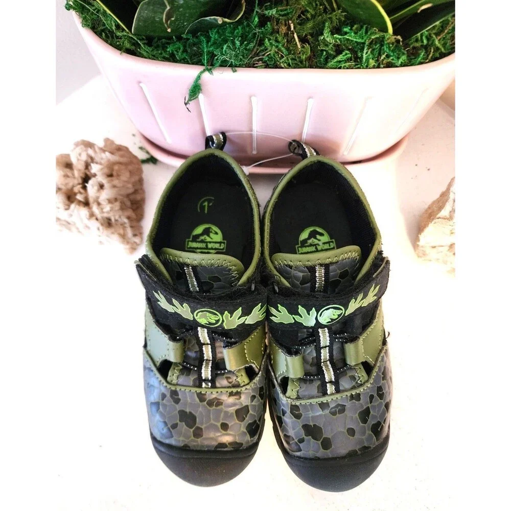 Jurassic World Green and Black Boys Closed-toe sandals - Size 11 small boy's