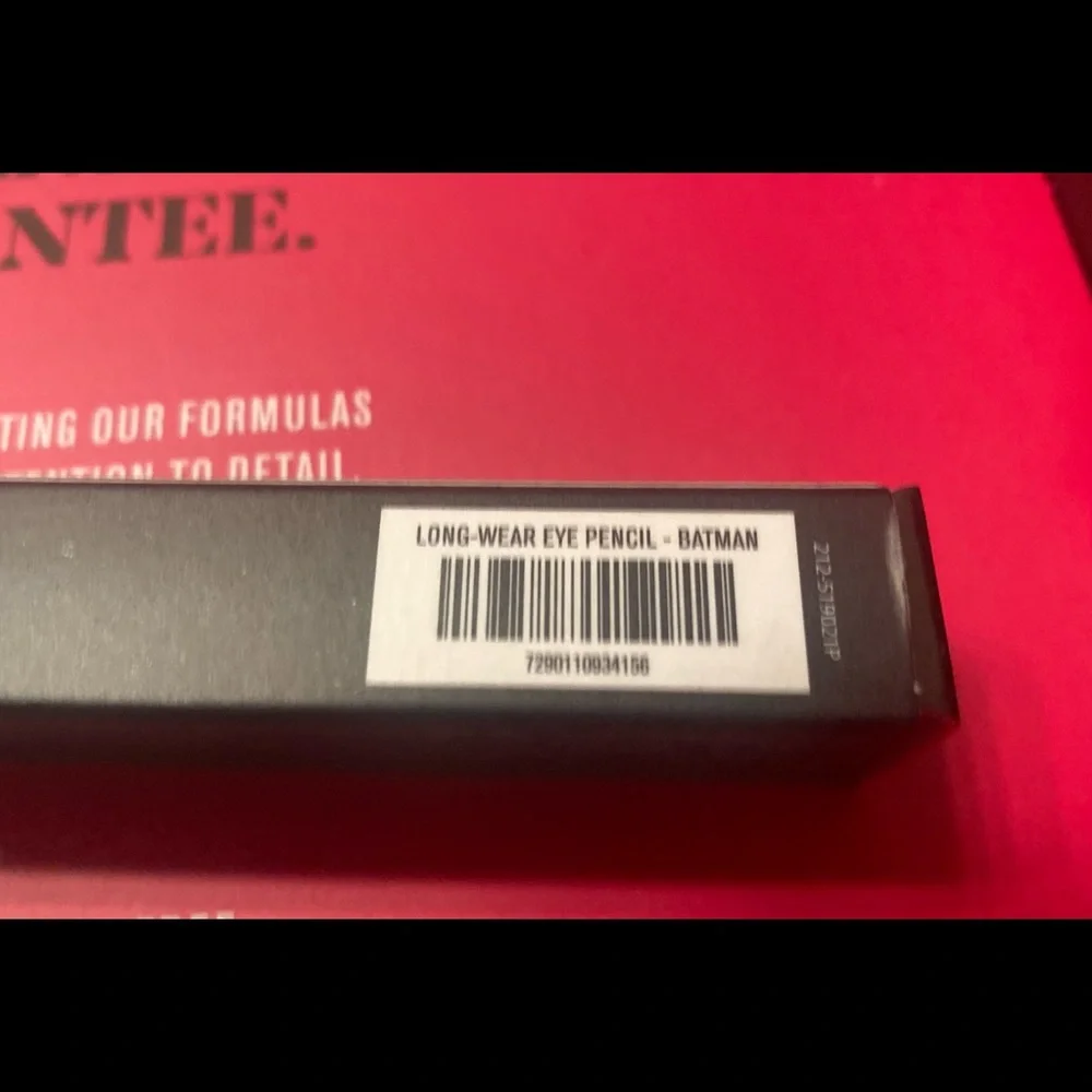 IL MAKIAGE eye liner. New in box never opened. Color Batman/ black