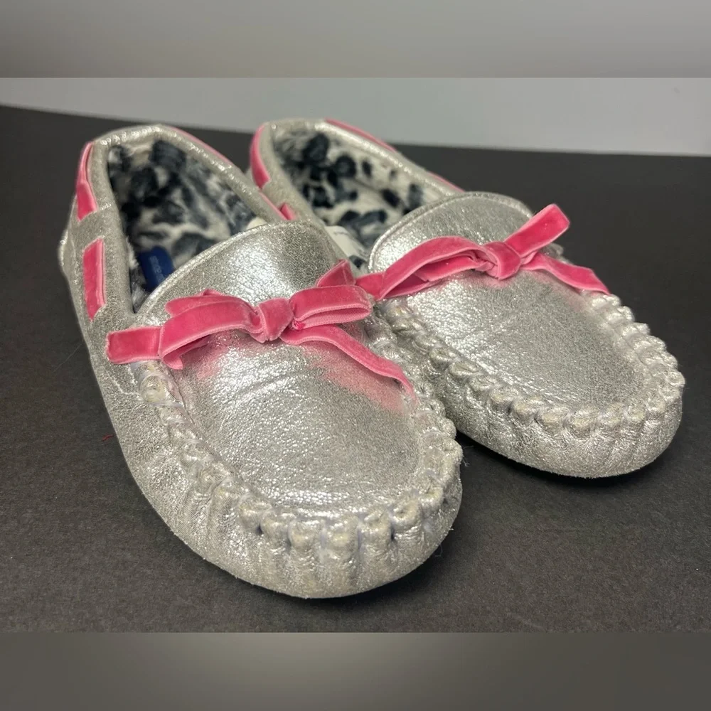 Stride Rite-‎ Silver Girls Moccasins- Size: 11/12, Pre-Owned