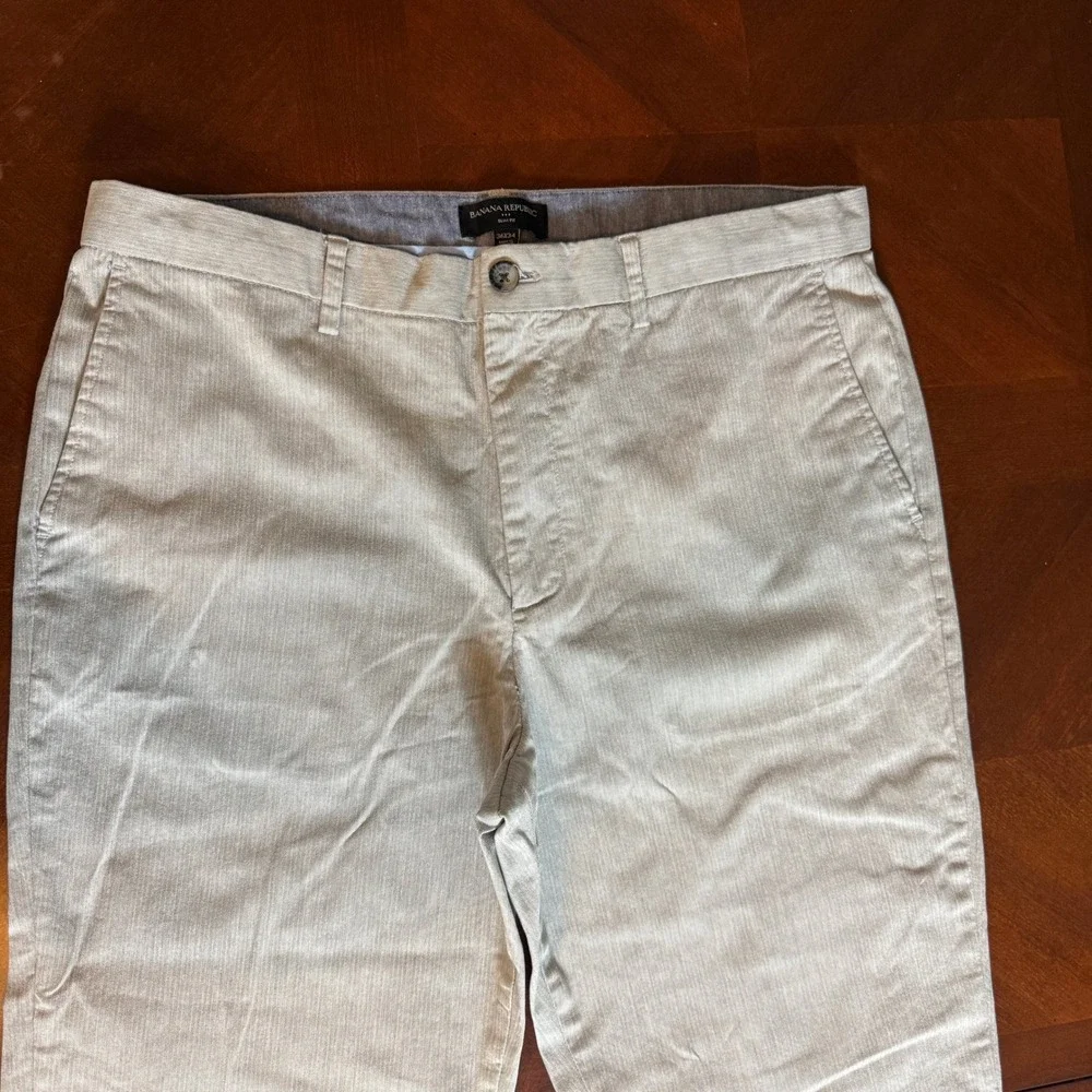 Banana Republic brand banana