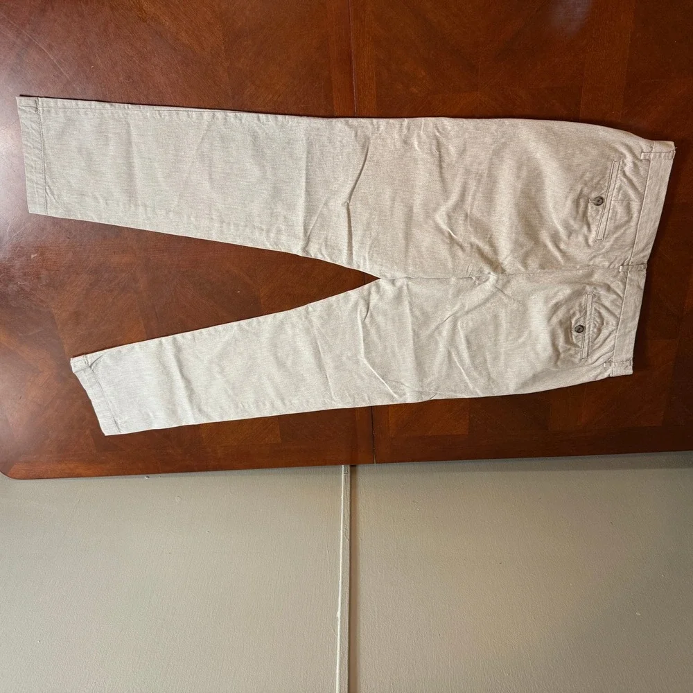 Banana Republic brand banana