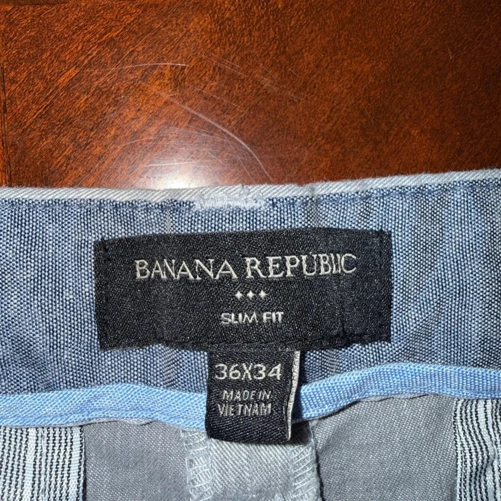 Banana Republic brand banana