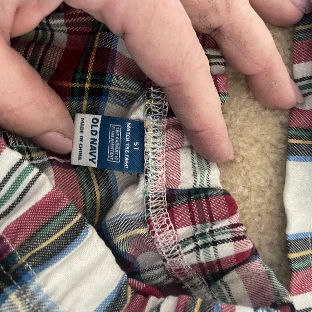 Bundle of 5 Christmas pjs.‎ Kid size 5T