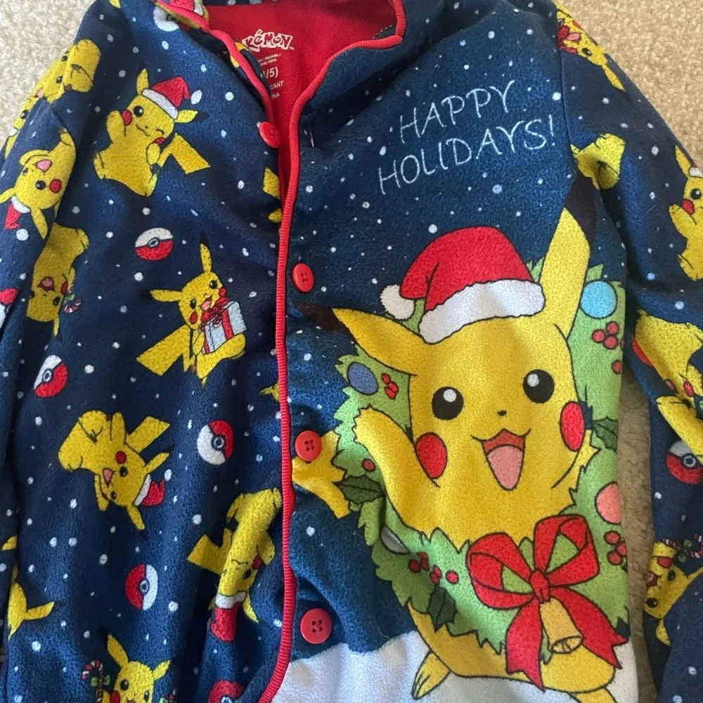 Bundle of 5 Christmas pjs.‎ Kid size 5T