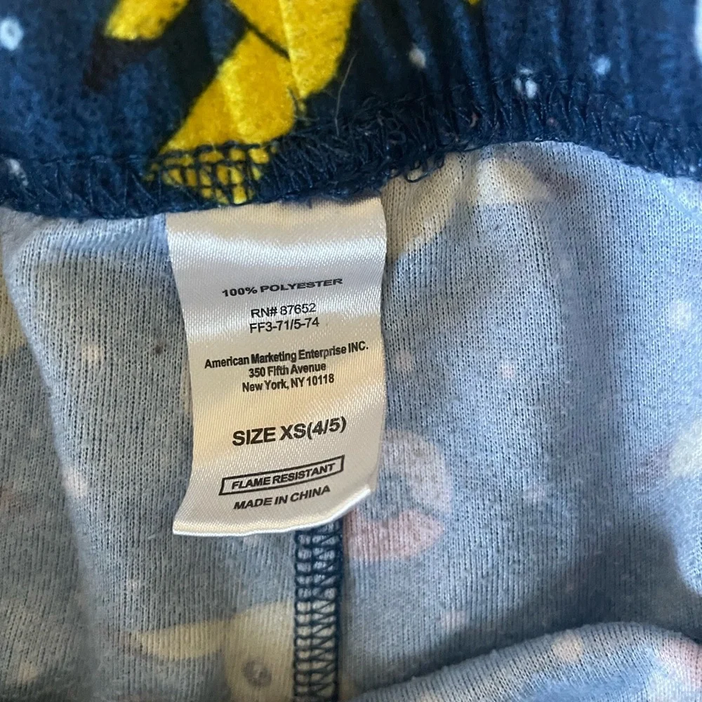 Bundle of 5 Christmas pjs.‎ Kid size 5T