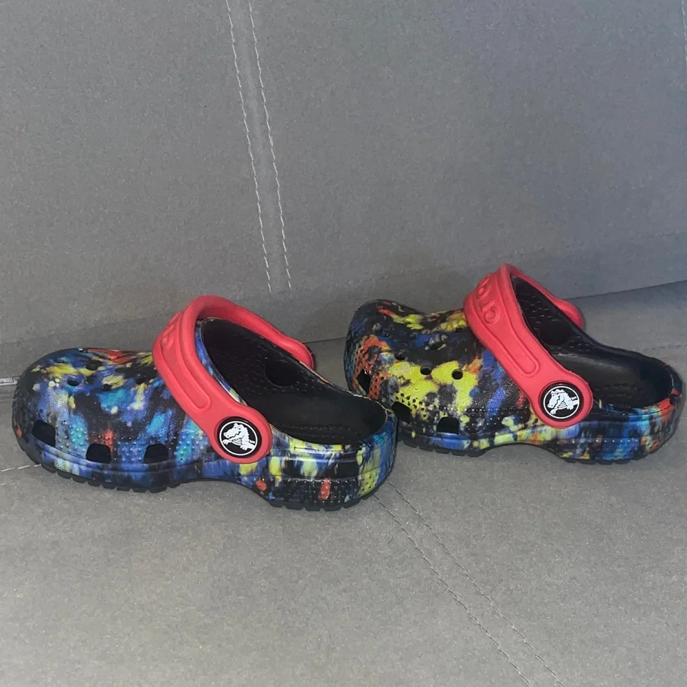 CROCS bright playful