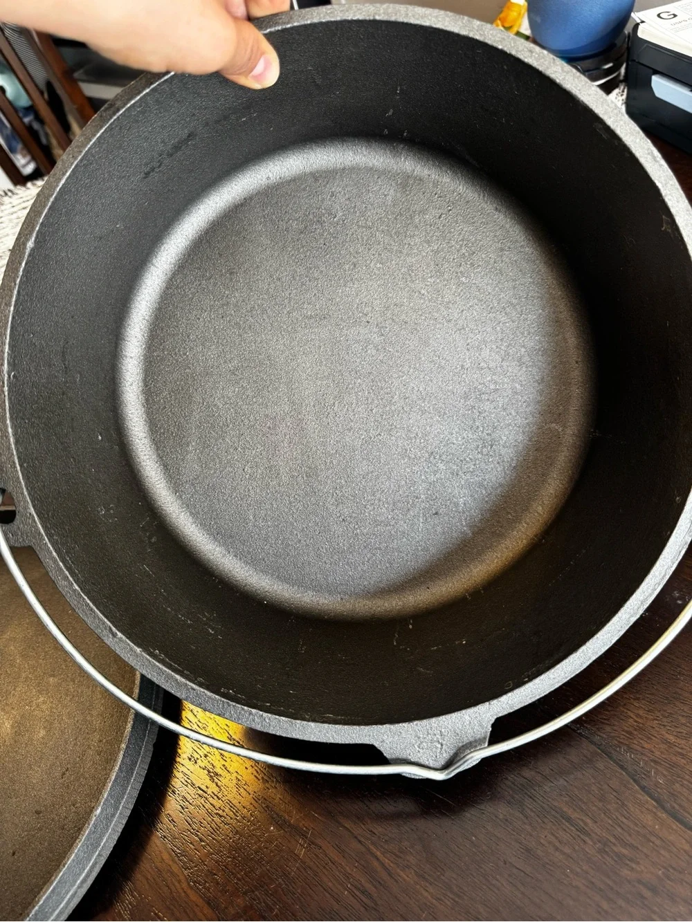 Cast Iron Dutch Oven with Lid and Bail Handle - Black