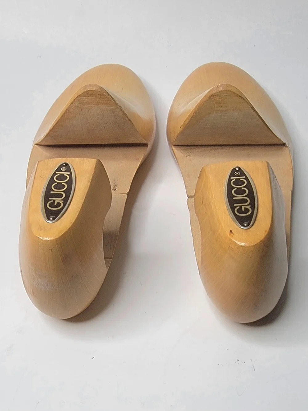 Gucci pair wooden