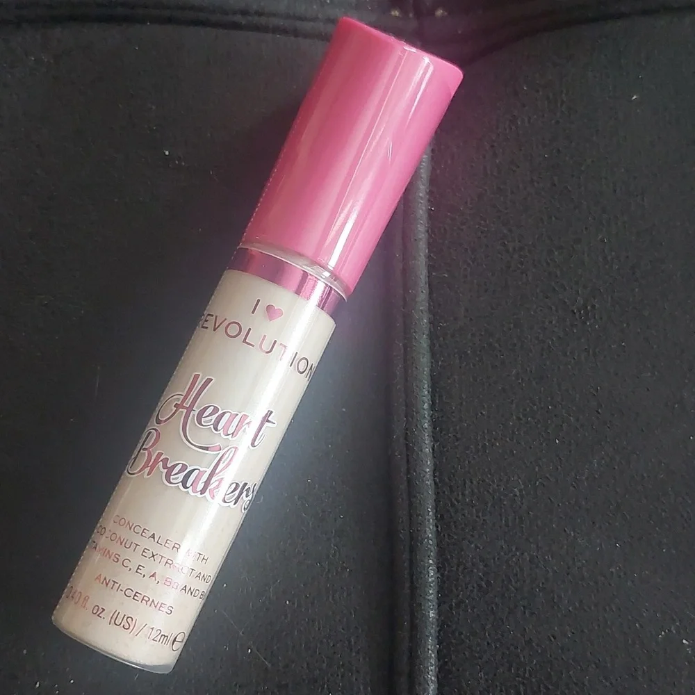 New makeup‎ revolution Heartbreaker concealer Buttermilk