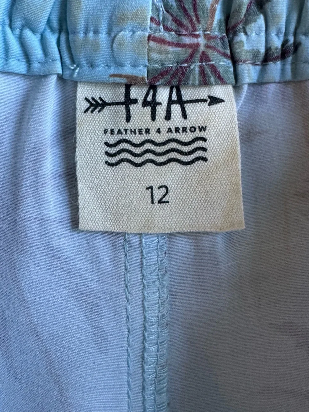 Feather 4 Arrow light blue