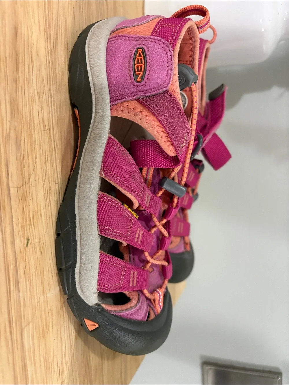 Keen fit grippy
