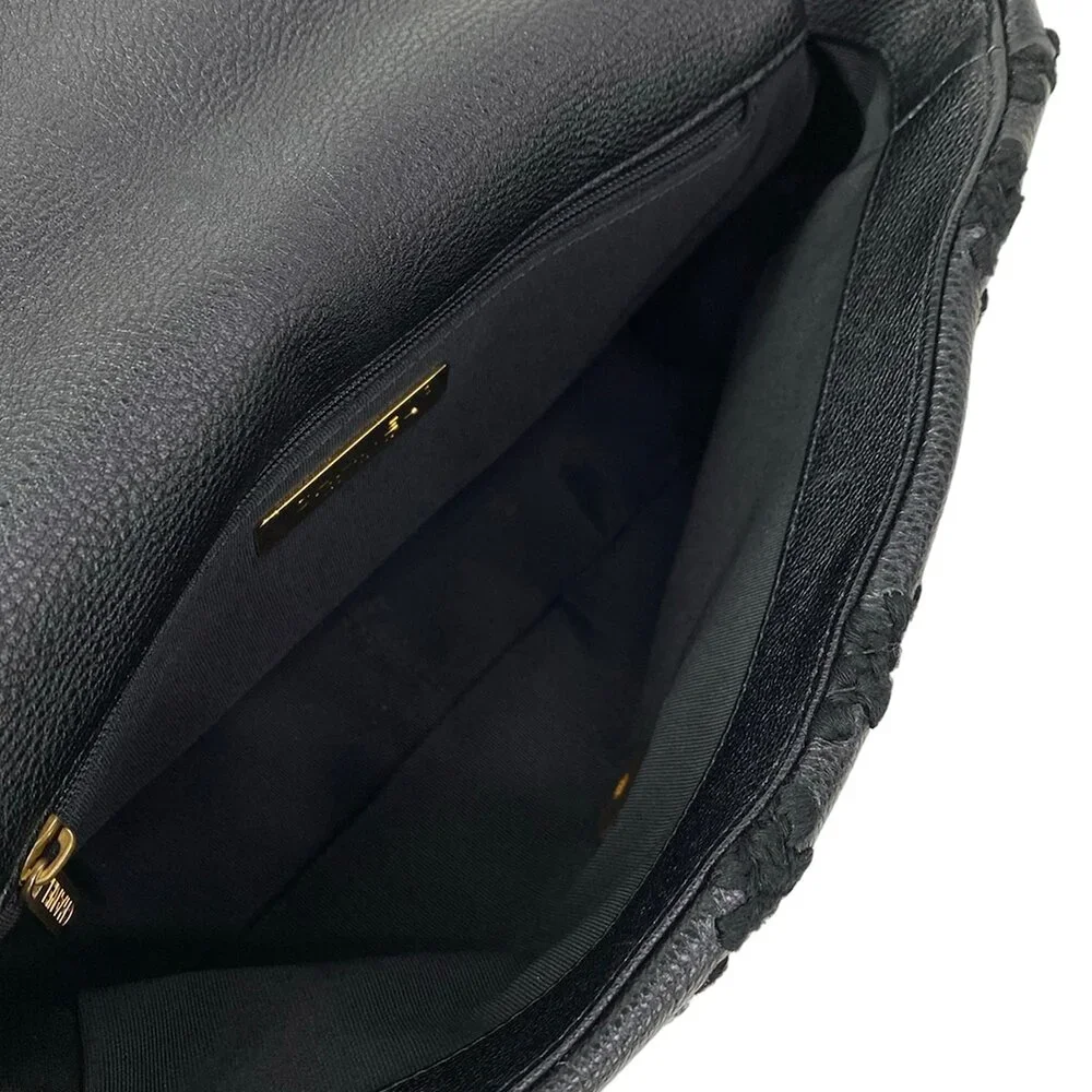 Chanel 19 shoulder