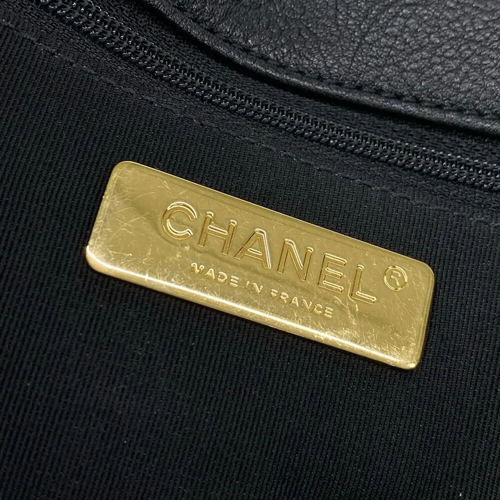 Chanel 19 shoulder