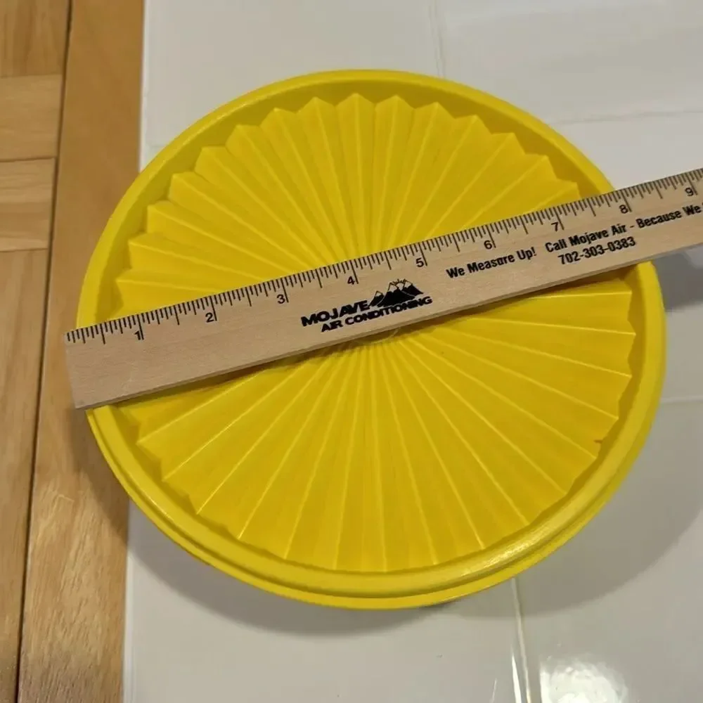 Tupperware decent vintage