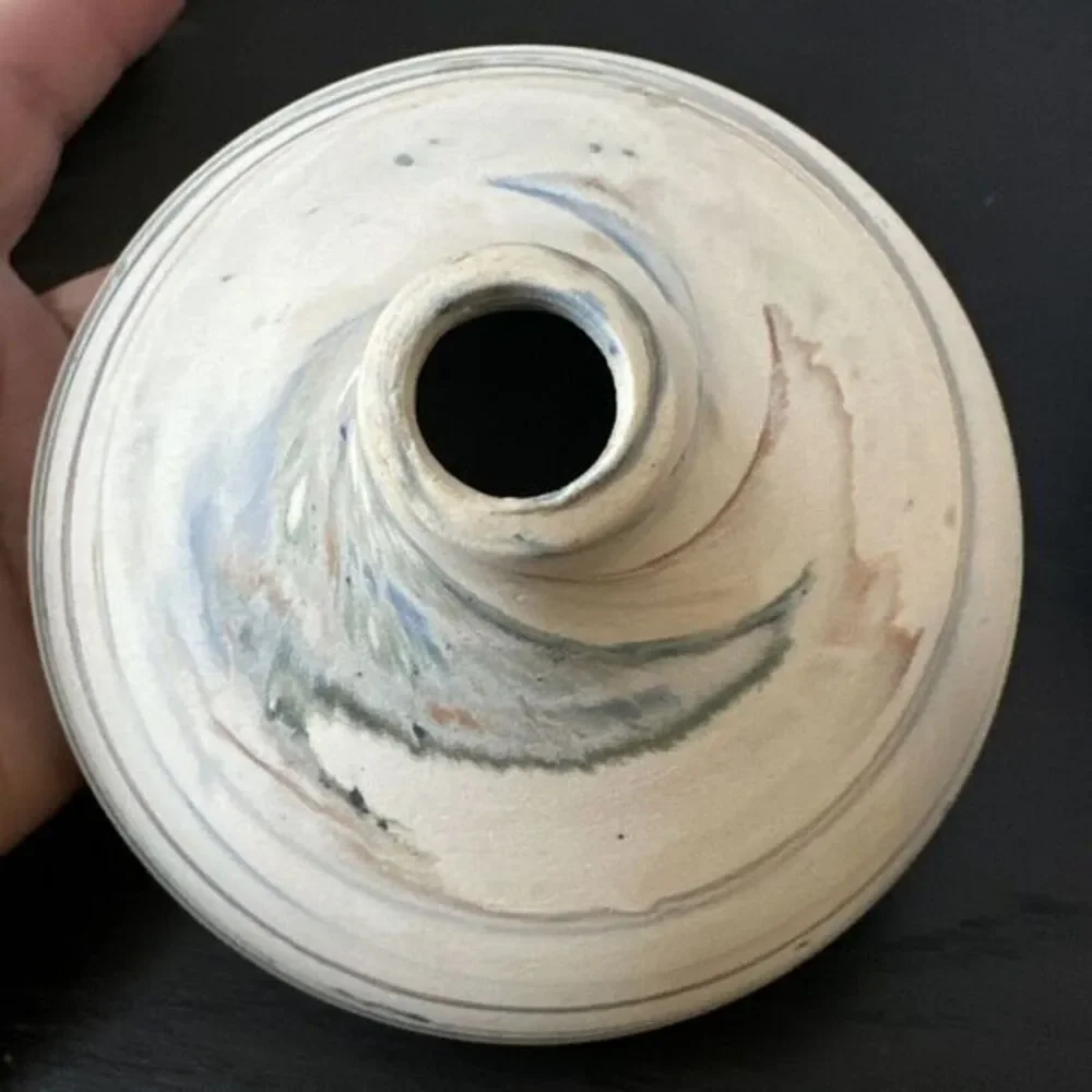 Small Pottery Vase,‎ Signed 4