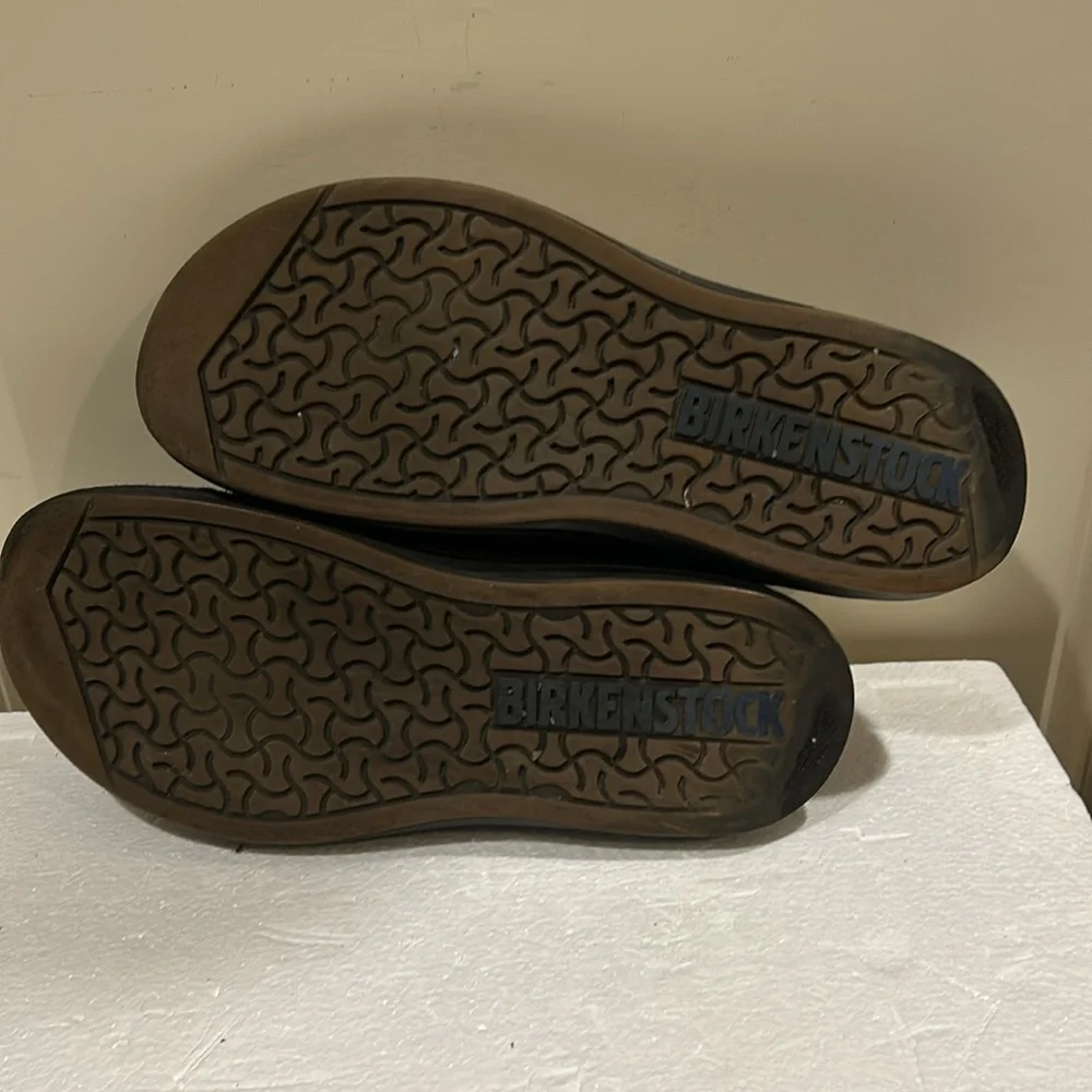 Birkenstock sizing signs