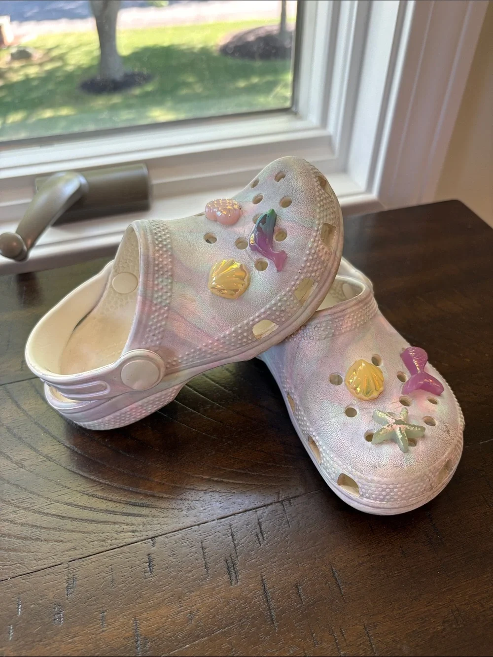 N/A pairs crocs