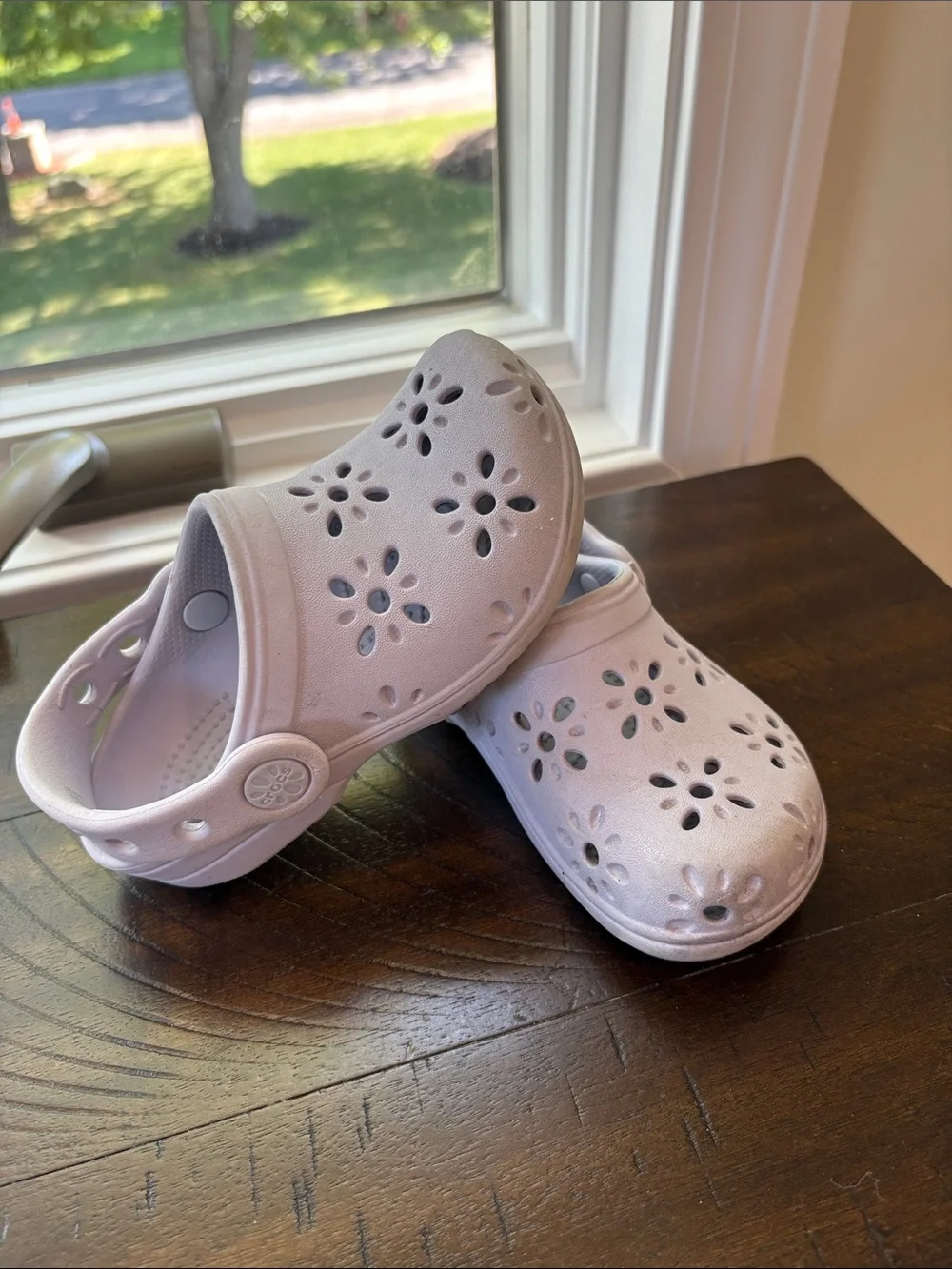 N/A pairs crocs
