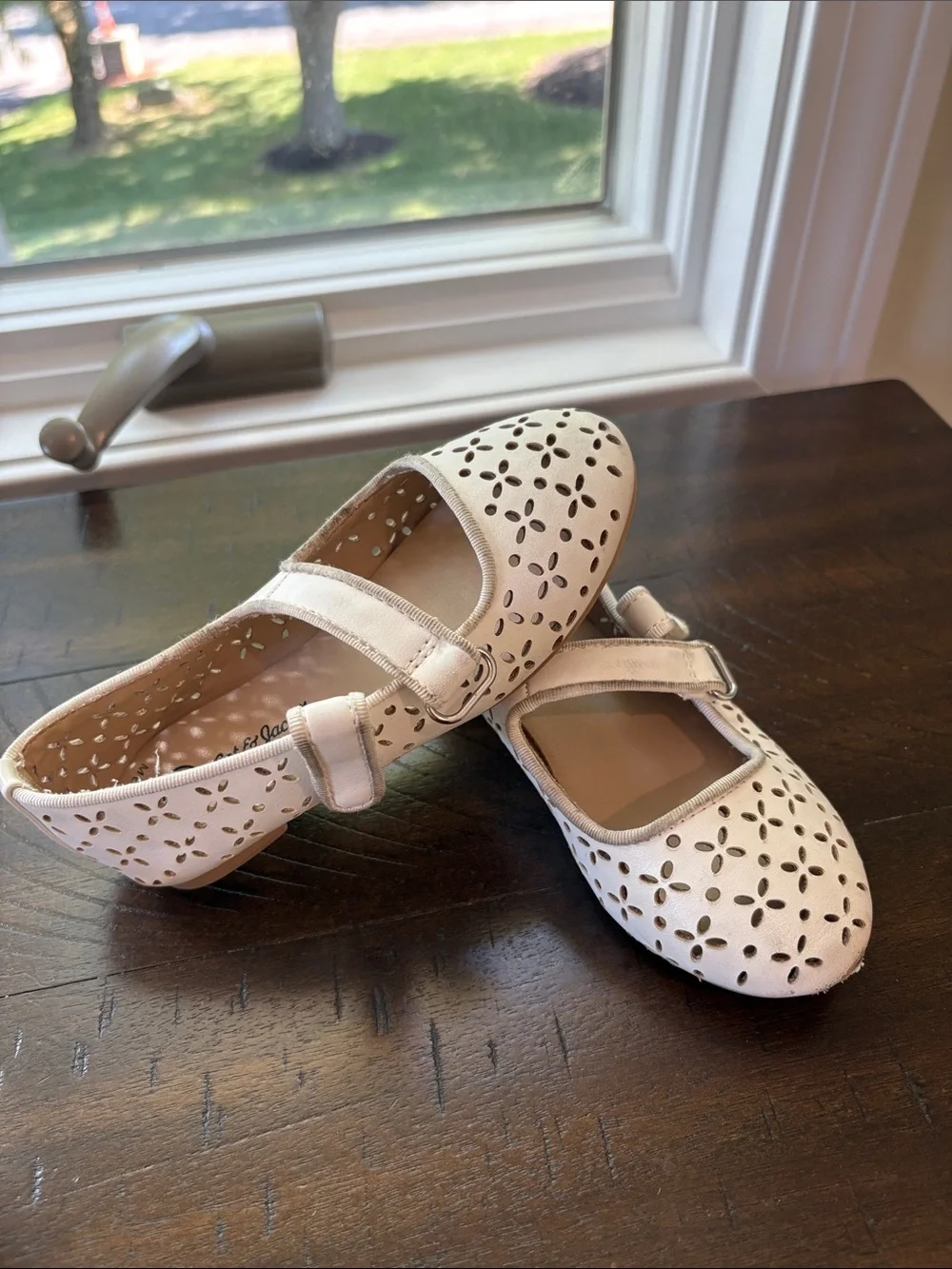 N/A pairs crocs