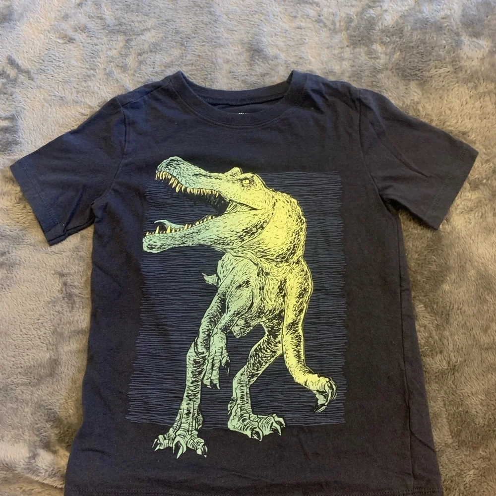 OshKosh B'gosh Navy Blue and Green Short Sleeve Tee with Dinosaur Design Size 6