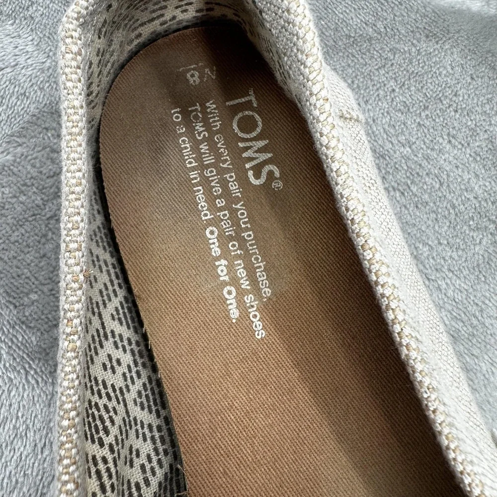 Toms moderate some