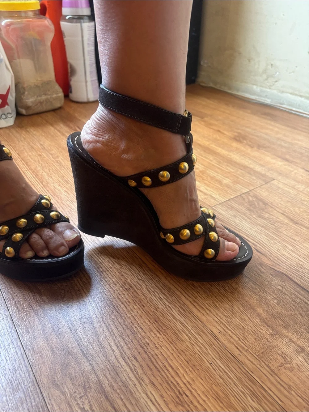 Wedge sandals with gold studs