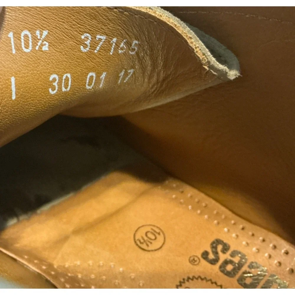 CLARKS Men's Wollaston Chucca Boots Sand Suede Size 10.5 Crepe Sole Laced