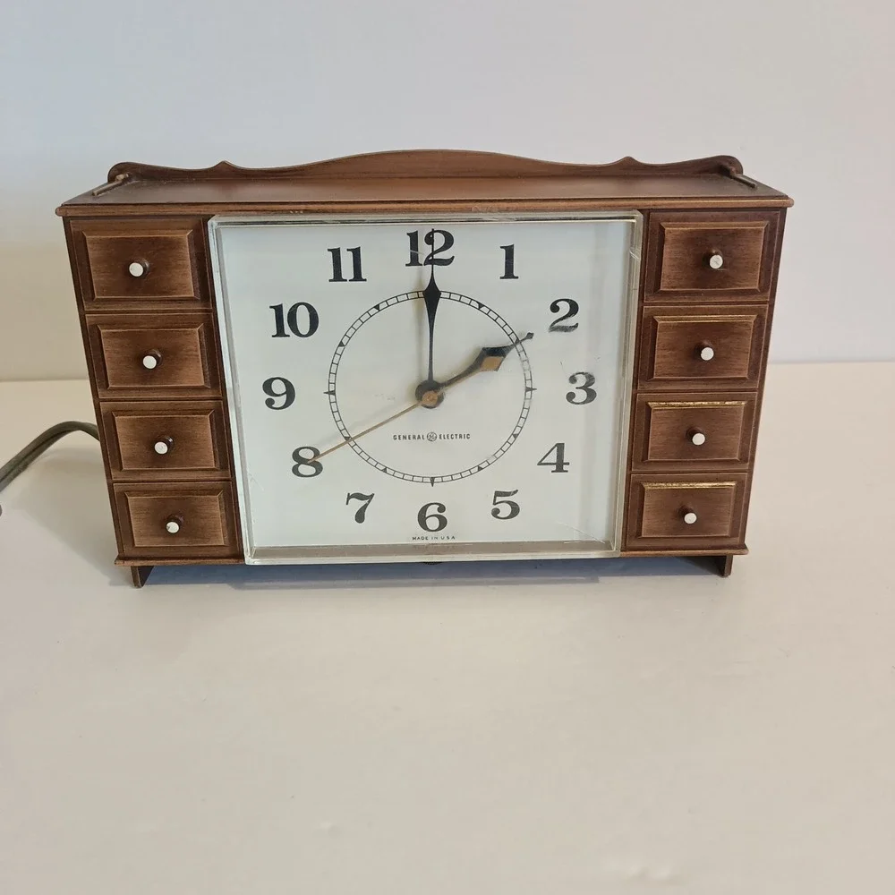 Vtg GE Hanging Electric‎ Wall Clock Model #2129 Chest of Drawers, Tested Works