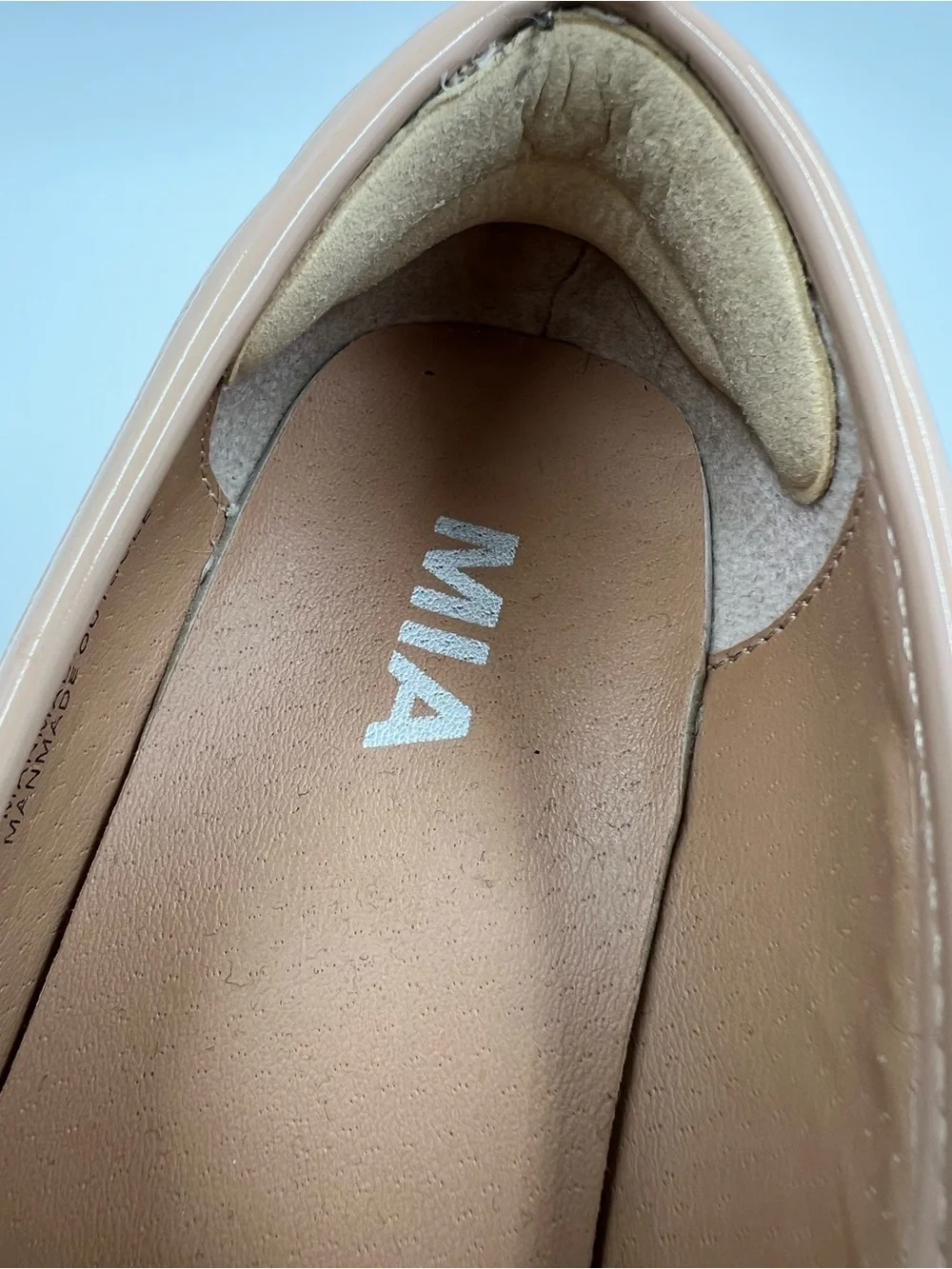 MIA sleek nude