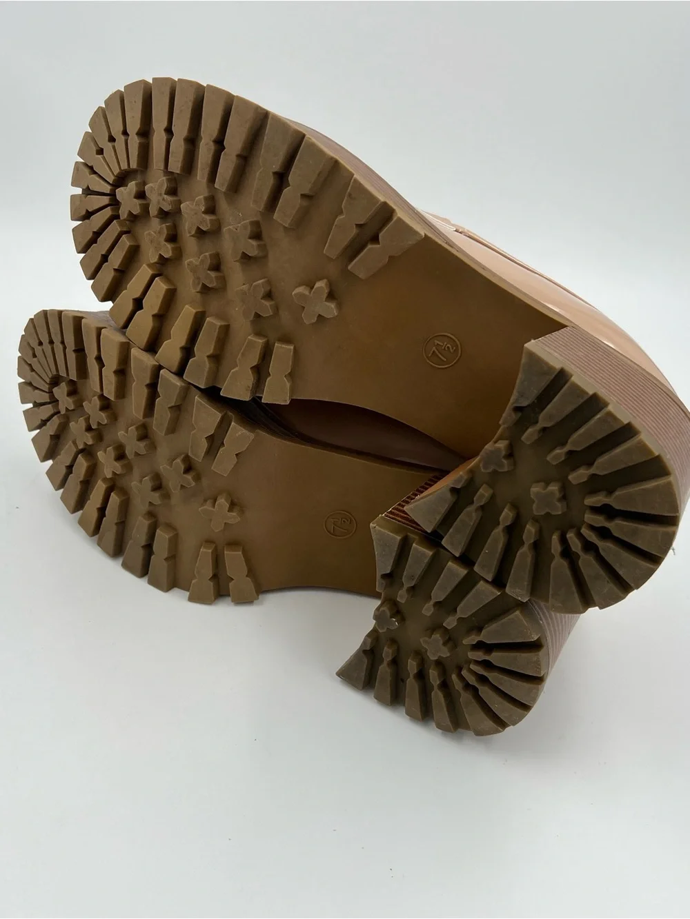 MIA sleek nude