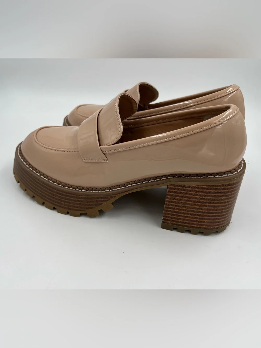 MIA sleek nude